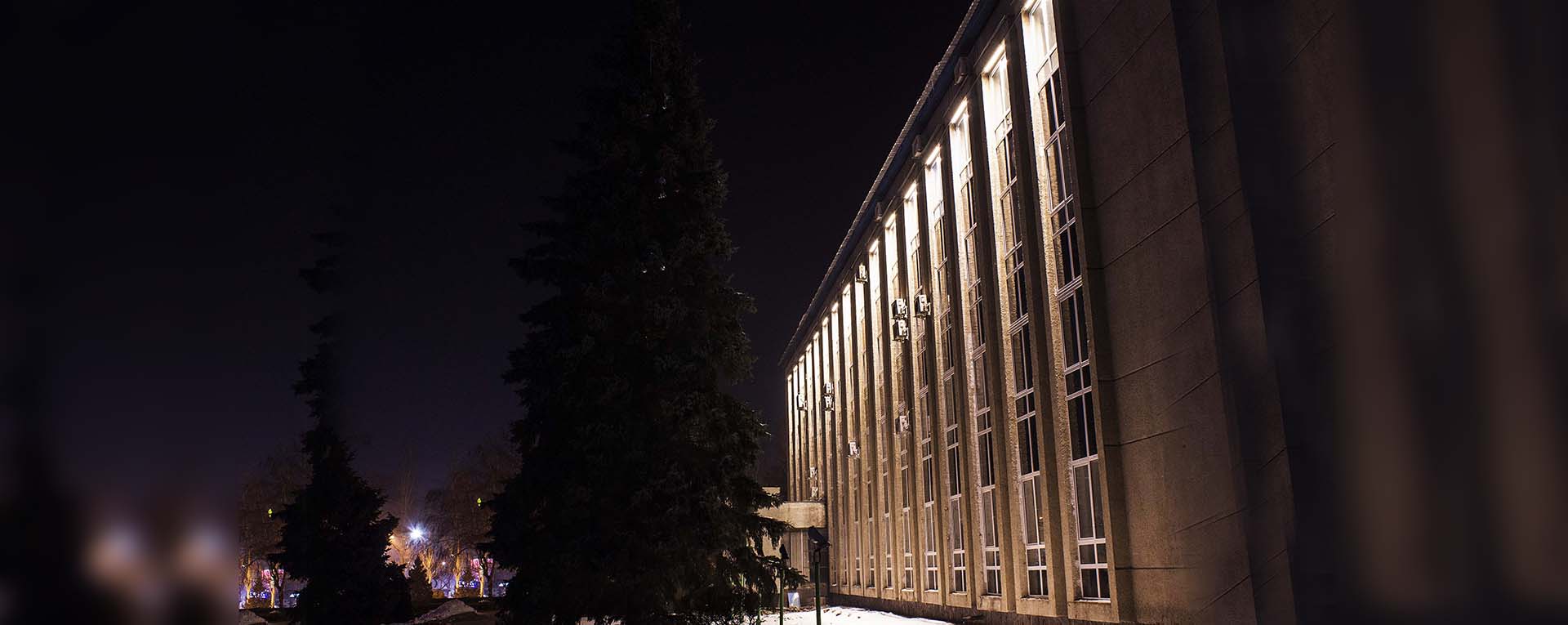 Освещение здания Октябрьской администрации
