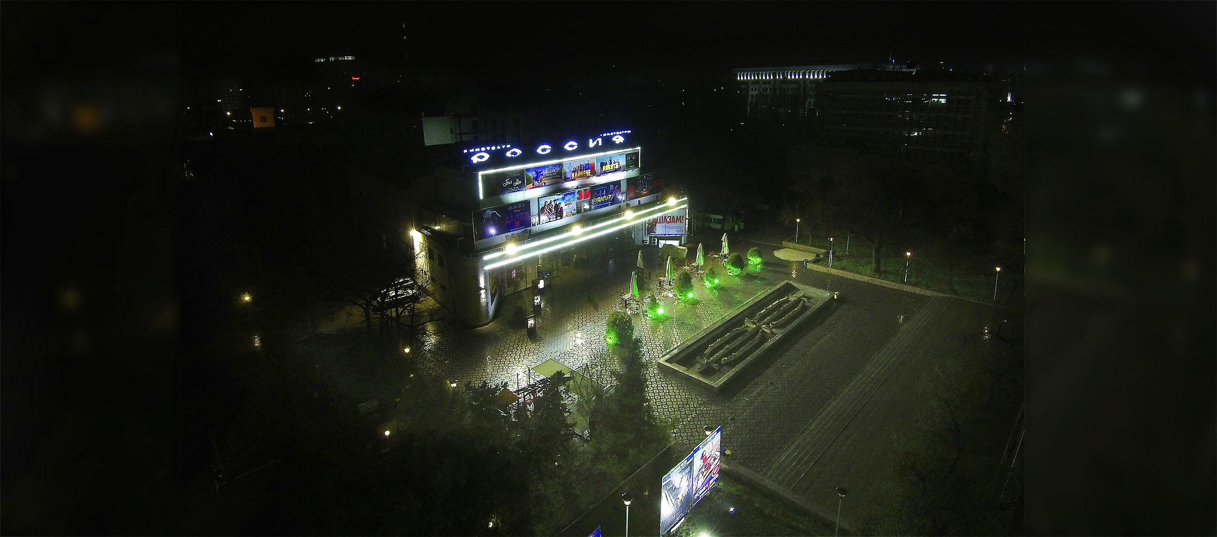 Декоративное освещение здания кинотеатра "Россия"