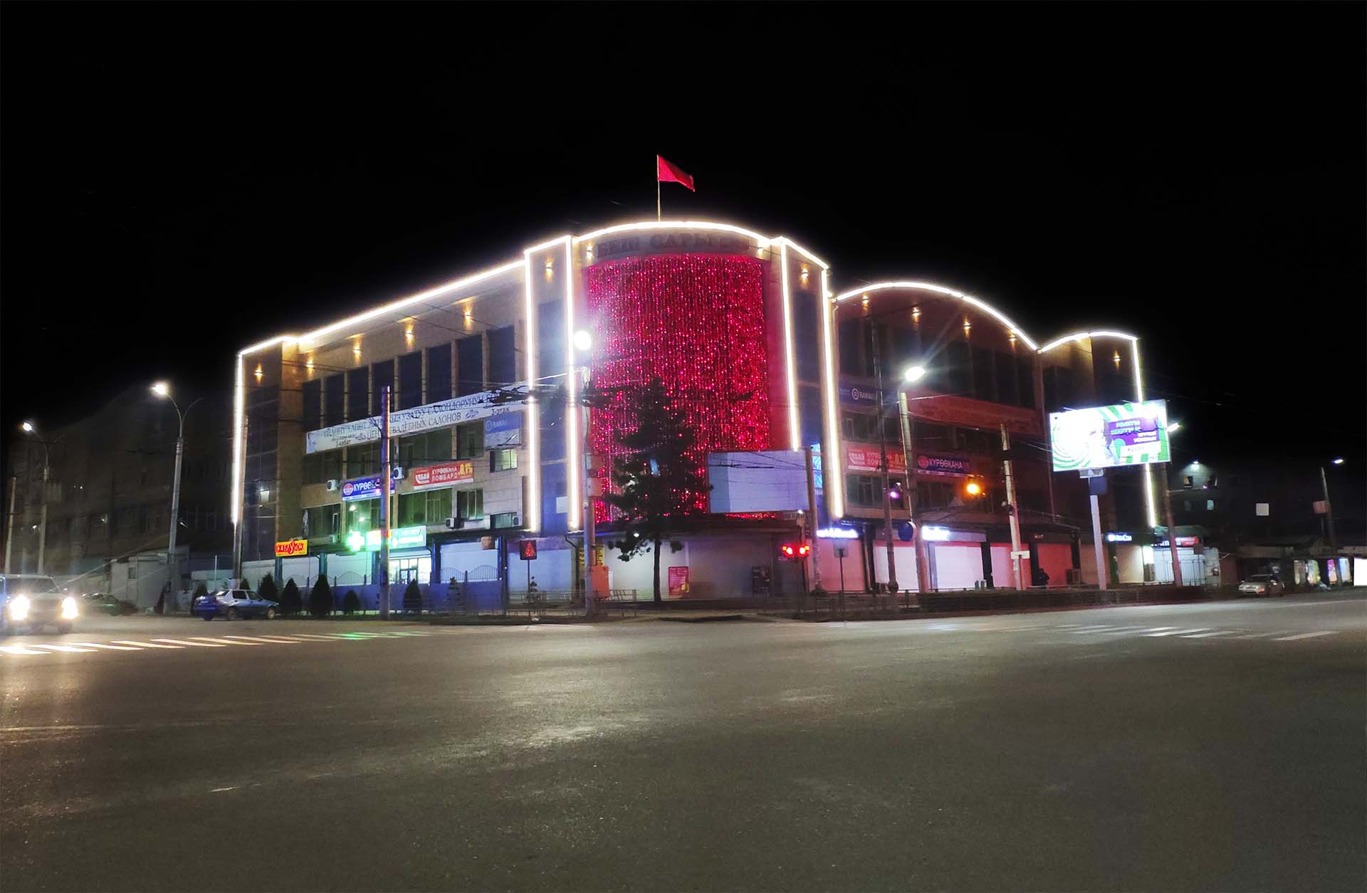 Декоративное освещение ТЦ "Беш - Сары  City"